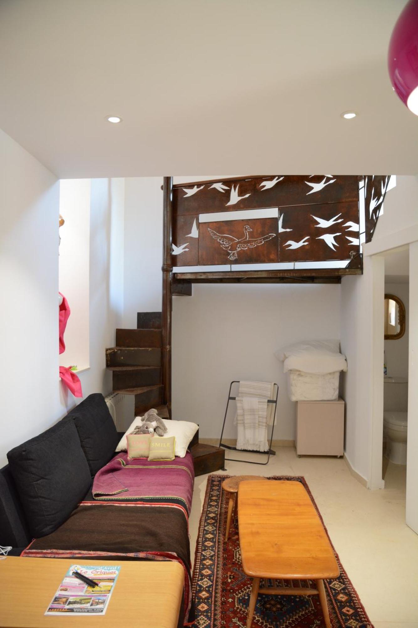 48 Urban Suites Dun-le-Palestel Стая снимка