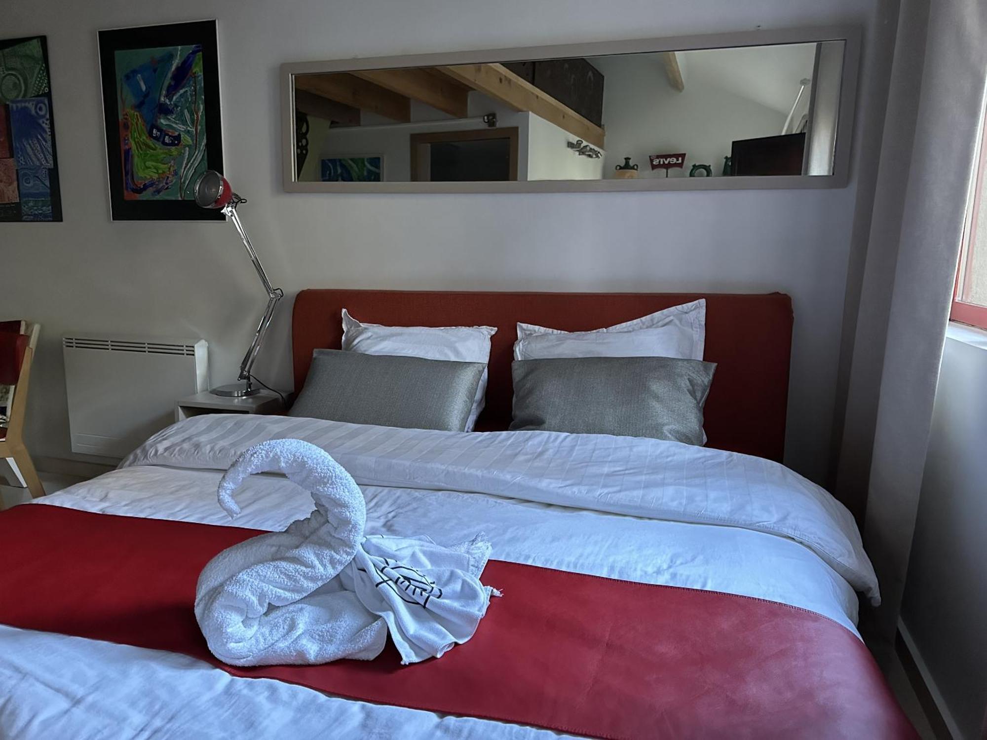 48 Urban Suites Dun-le-Palestel Екстериор снимка