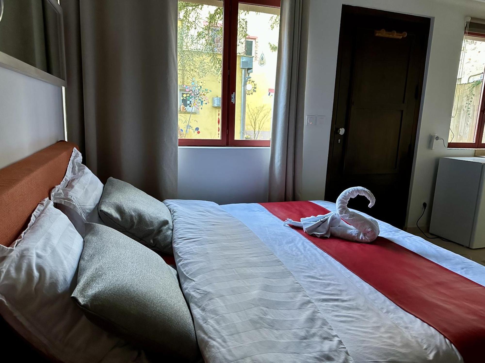 48 Urban Suites Dun-le-Palestel Стая снимка